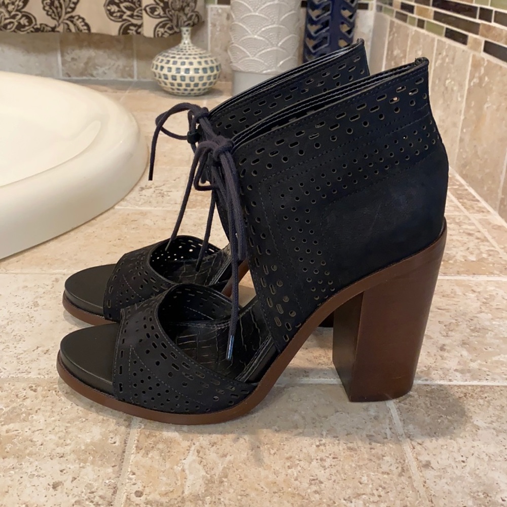 Gianni Bini Gypsie Daze size 8.5